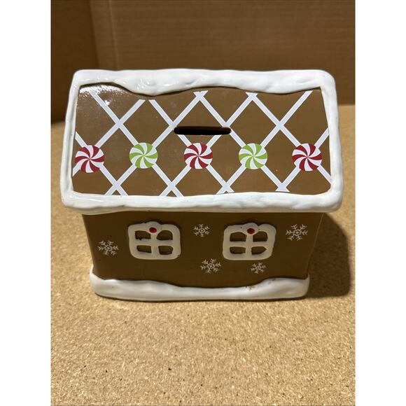TARGET Room Essentials Gingerbread House Coin Bank – 2011 Target – 6x7x5 - Picture 4 of 9
